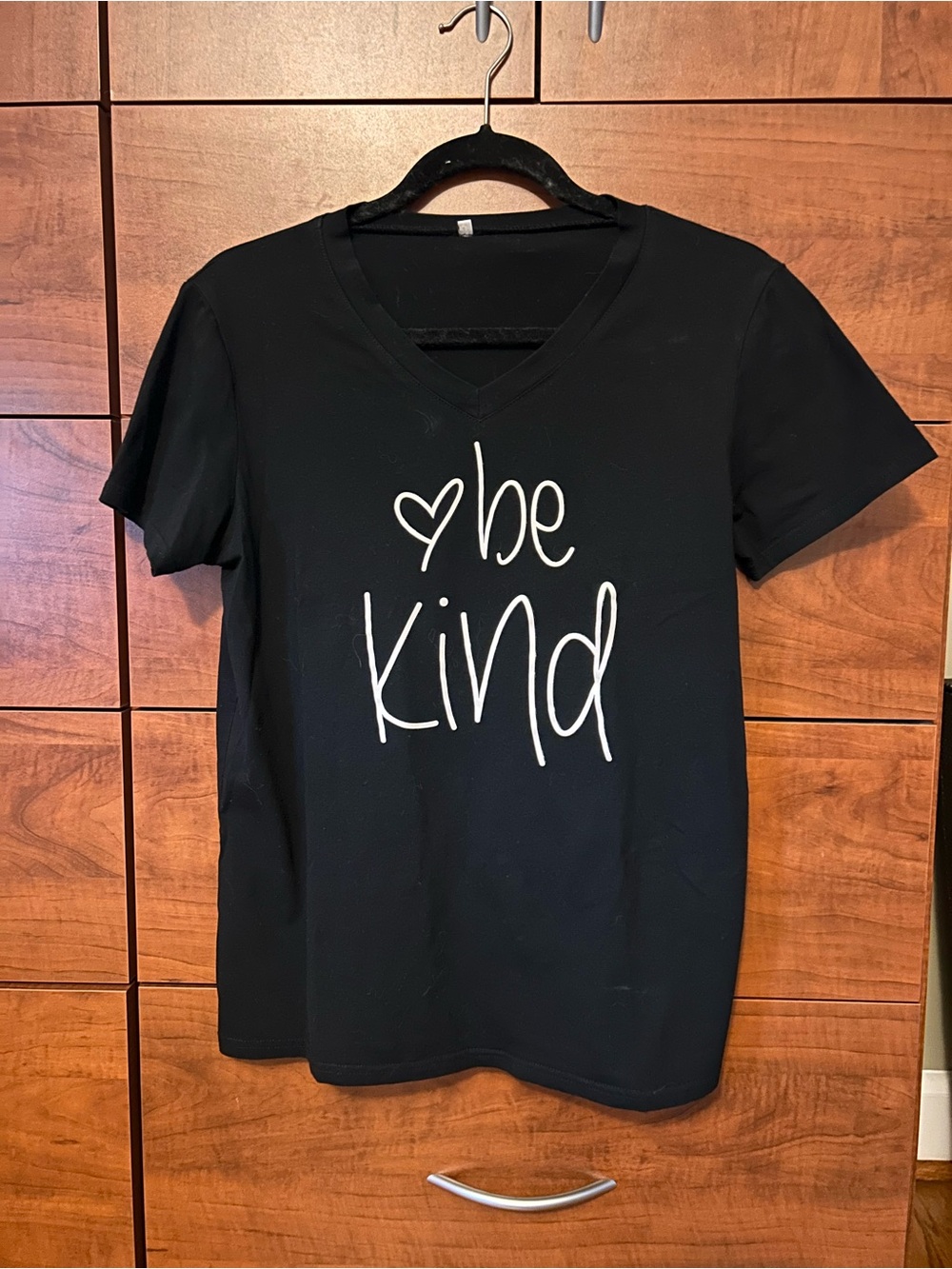 Be Kind Black V-Neck Graphic Tee Women’s Medium